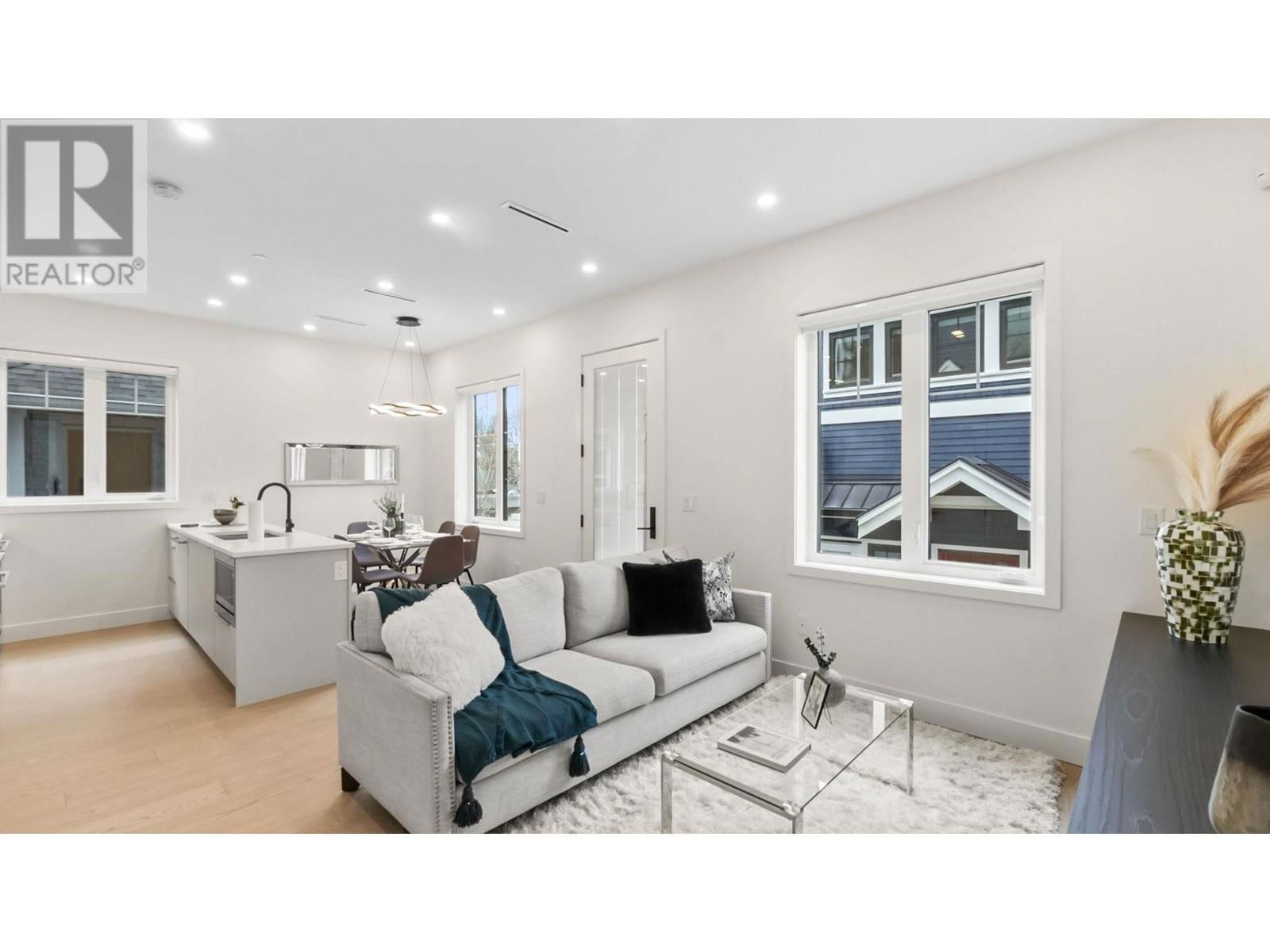 525 11TH AVENUE Image 1