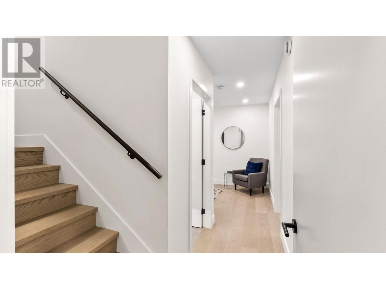 525 11TH AVENUE Image 10