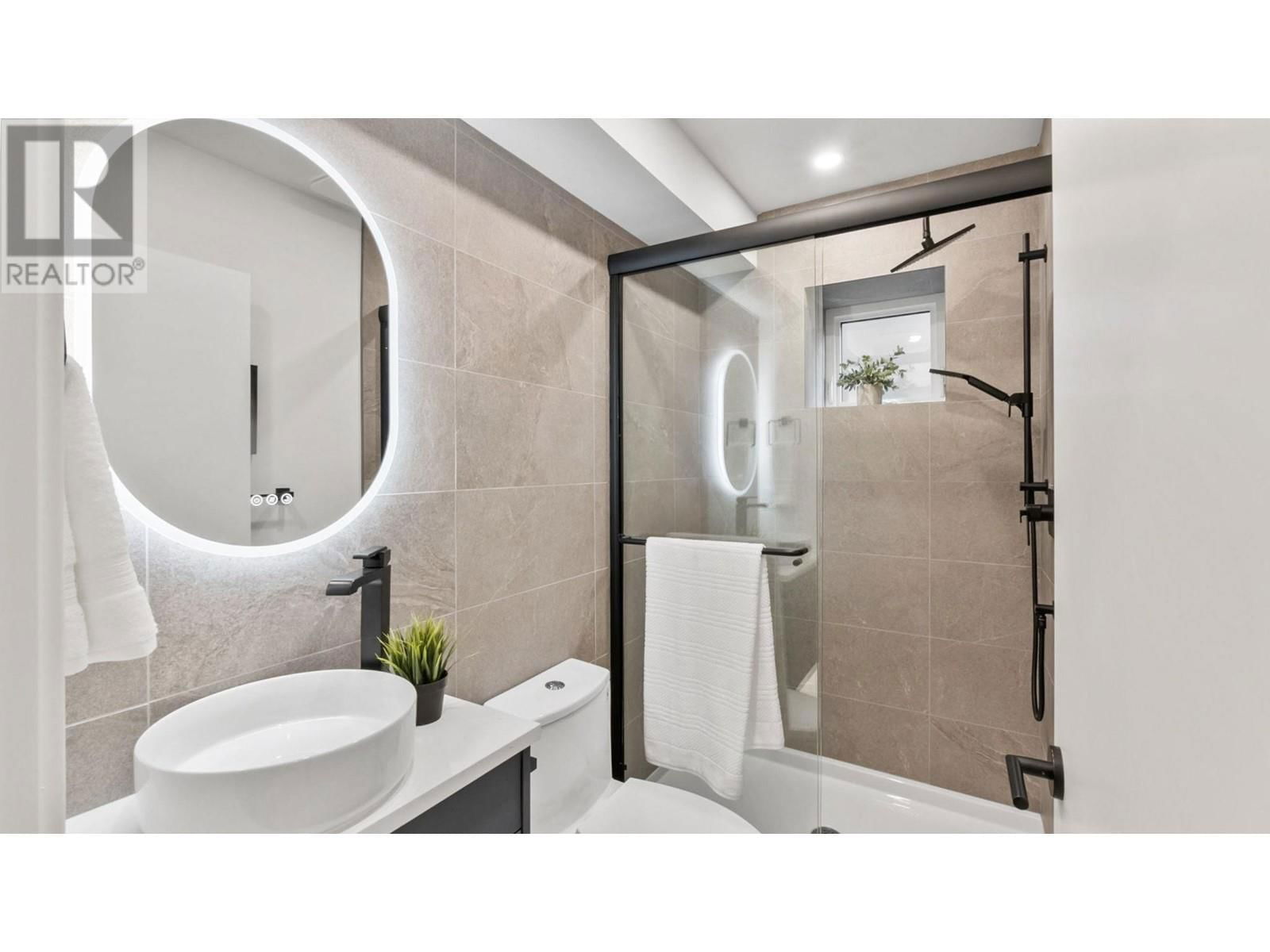 525 11TH AVENUE Image 11