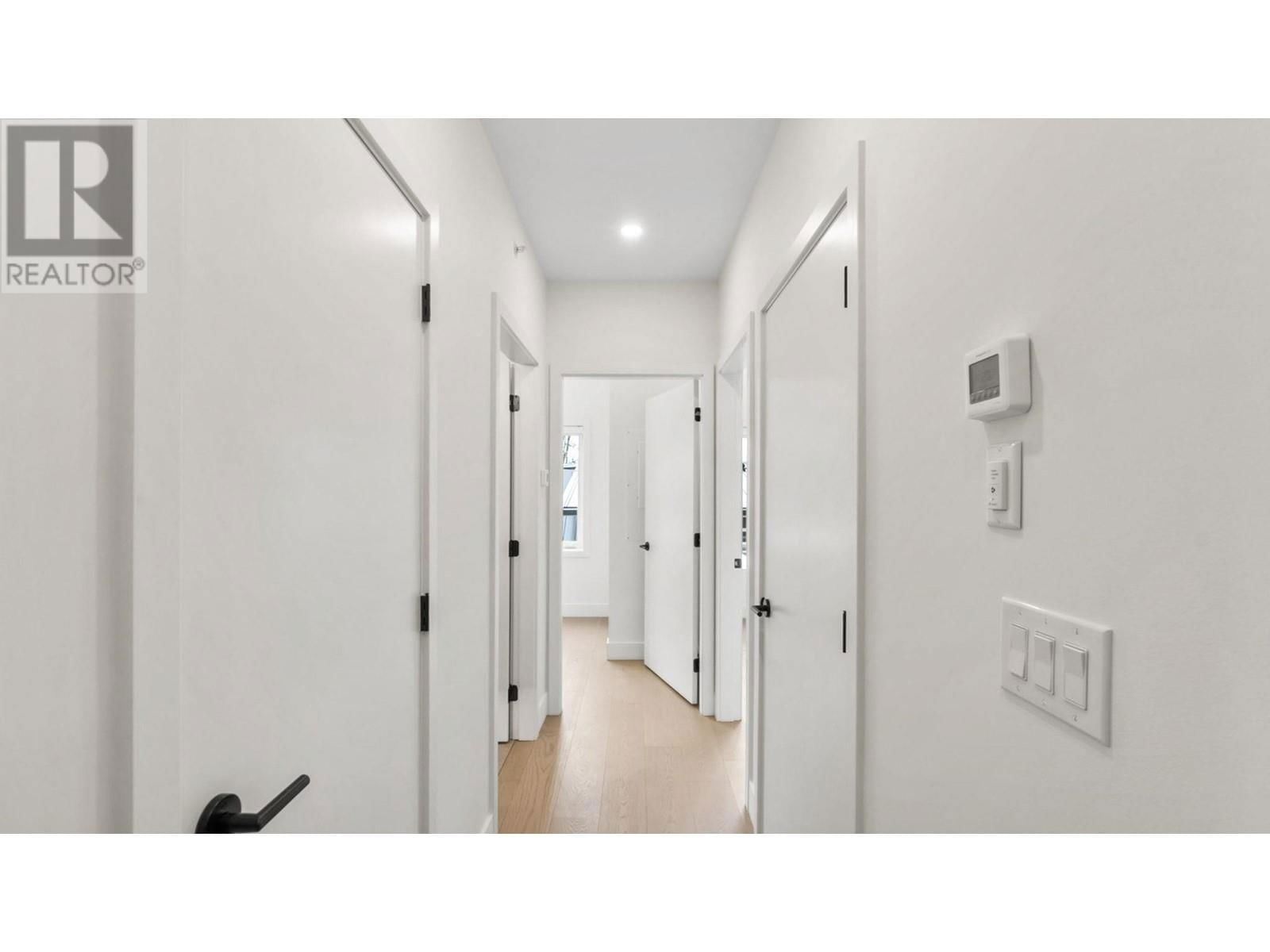 525 11TH AVENUE Image 18