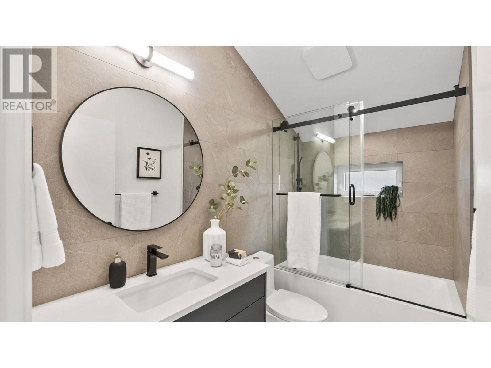 525 11TH AVENUE Image 19