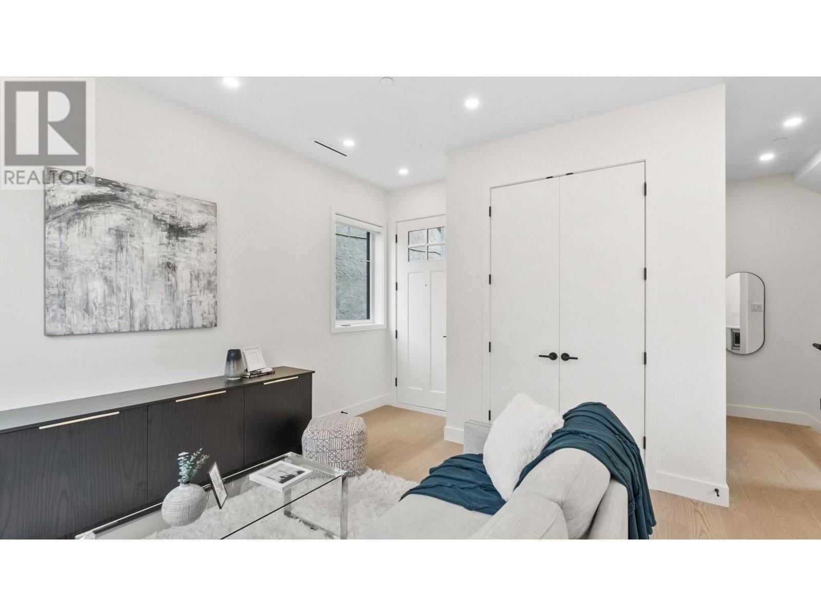 525 11TH AVENUE Image 2
