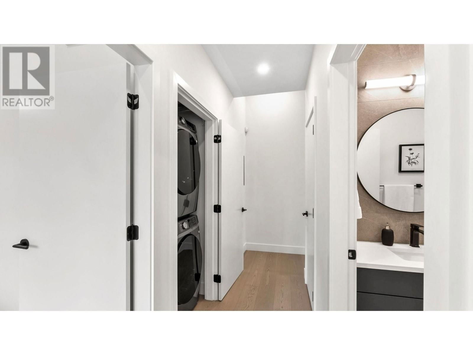 525 11TH AVENUE Image 21
