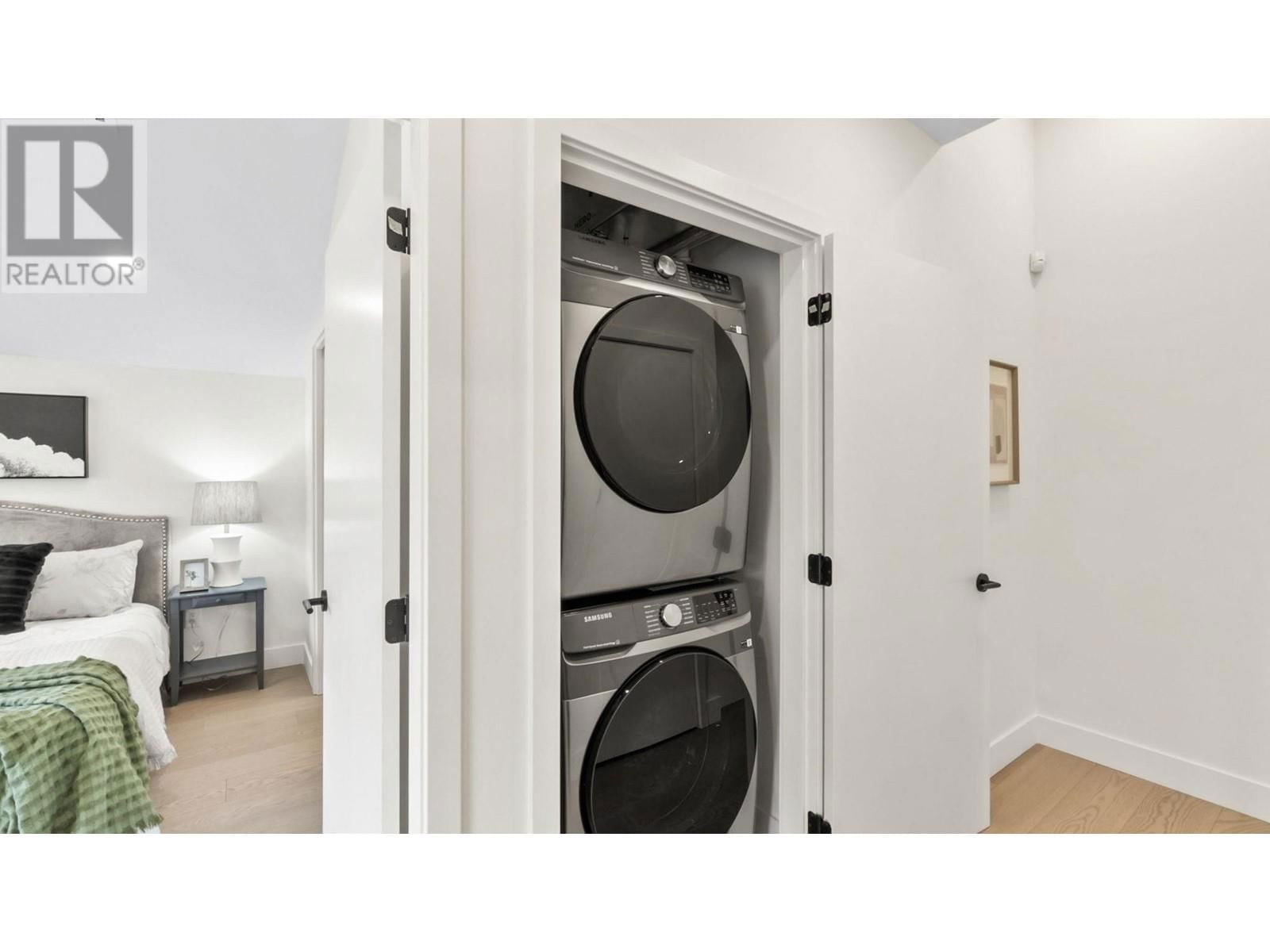 525 11TH AVENUE Image 22