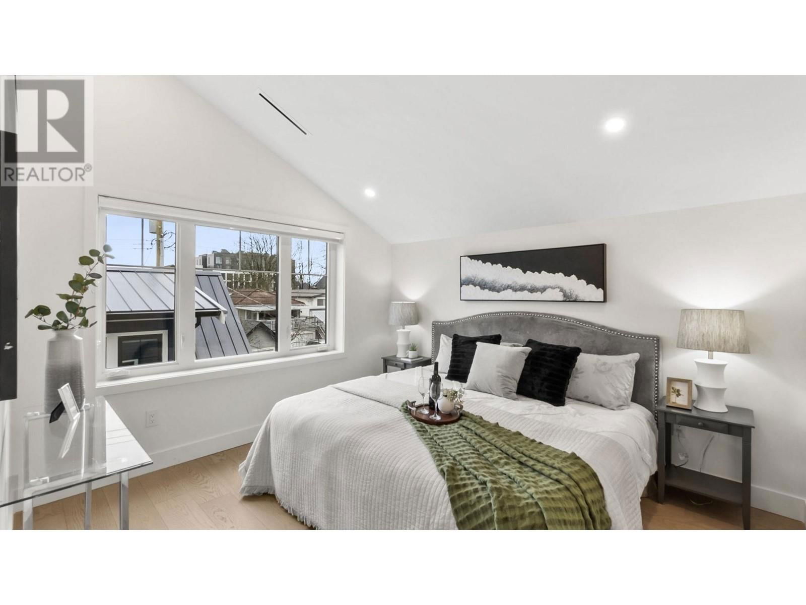 525 11TH AVENUE Image 24