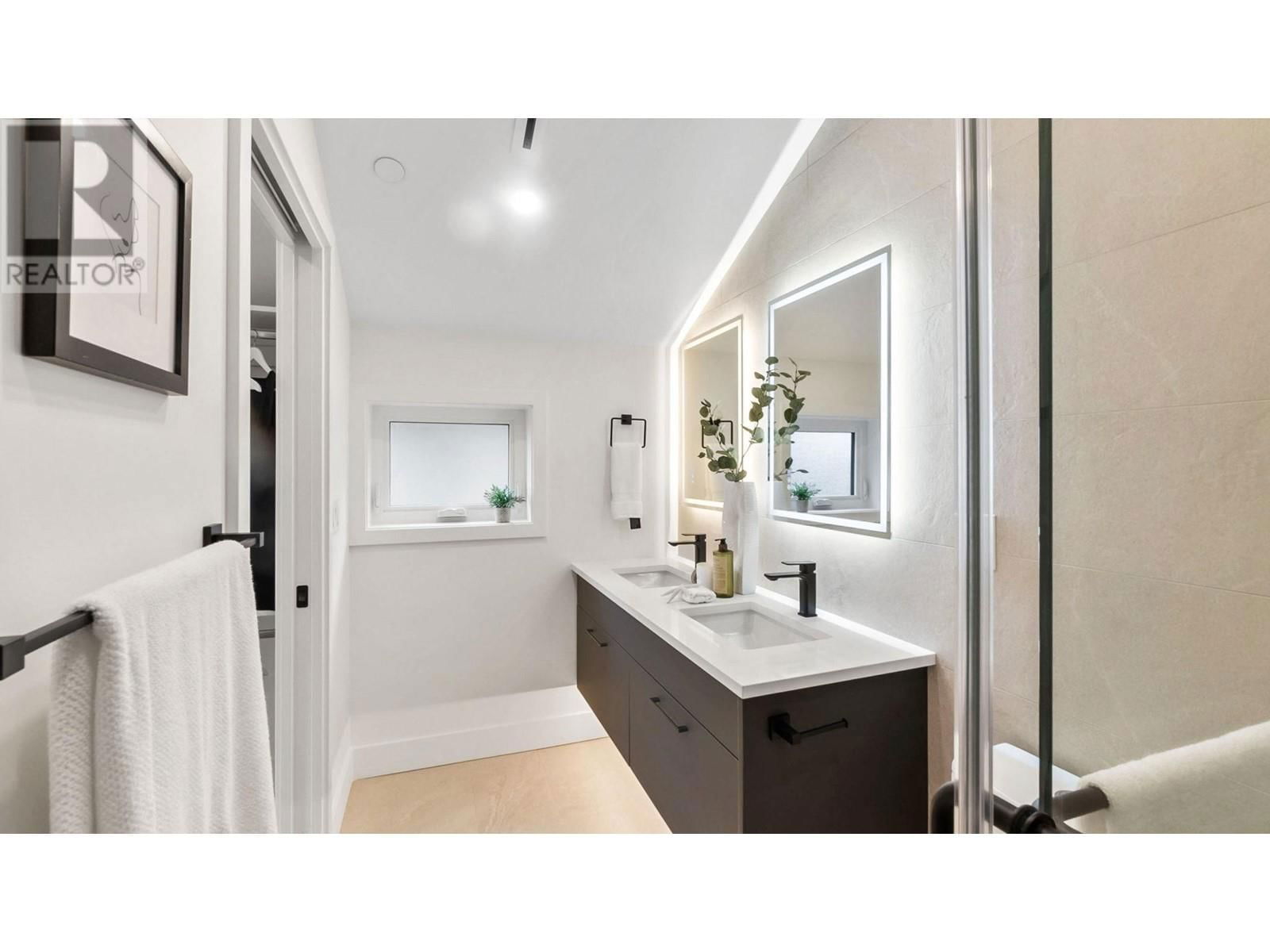525 11TH AVENUE Image 28
