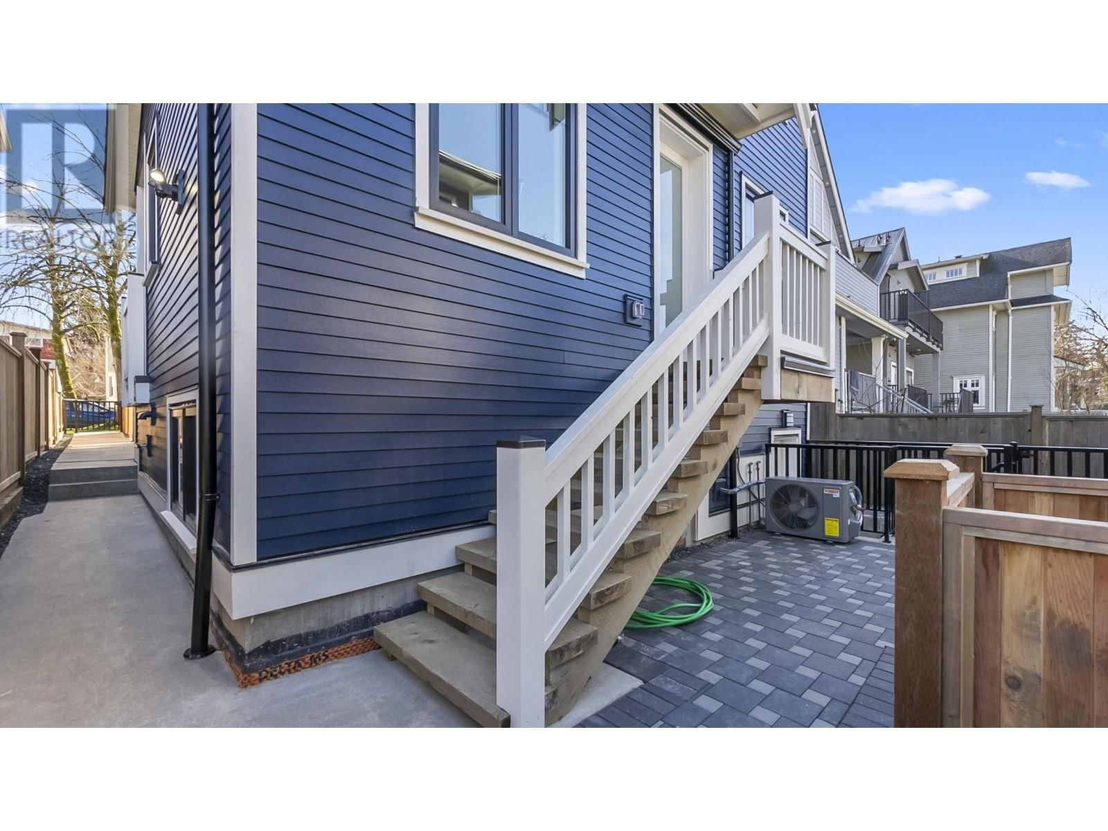 525 11TH AVENUE Image 32