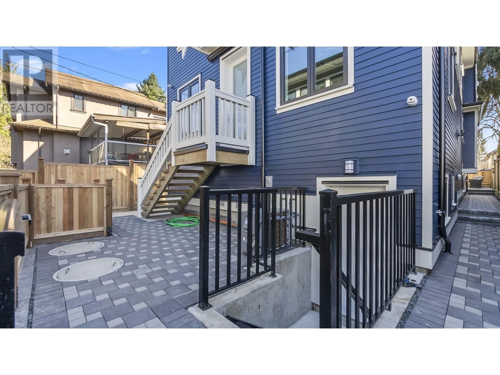 525 11TH AVENUE Image 34
