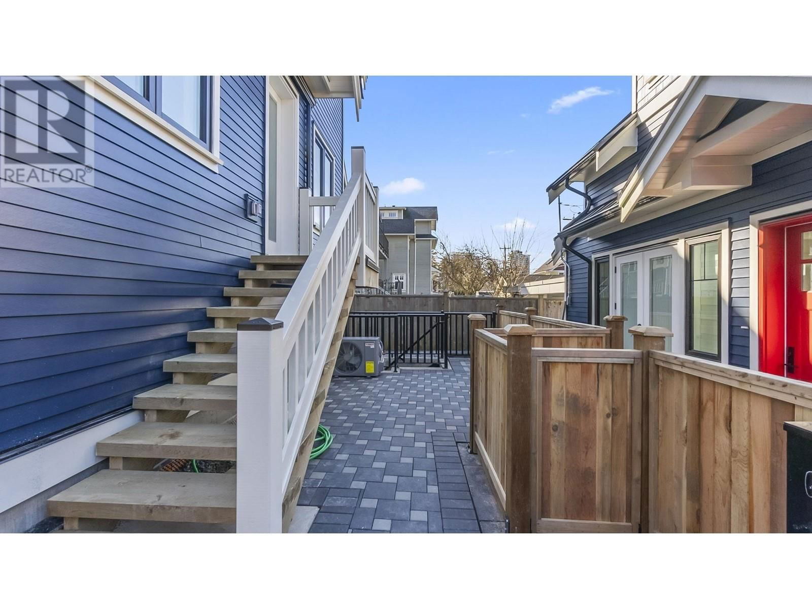 525 11TH AVENUE Image 35