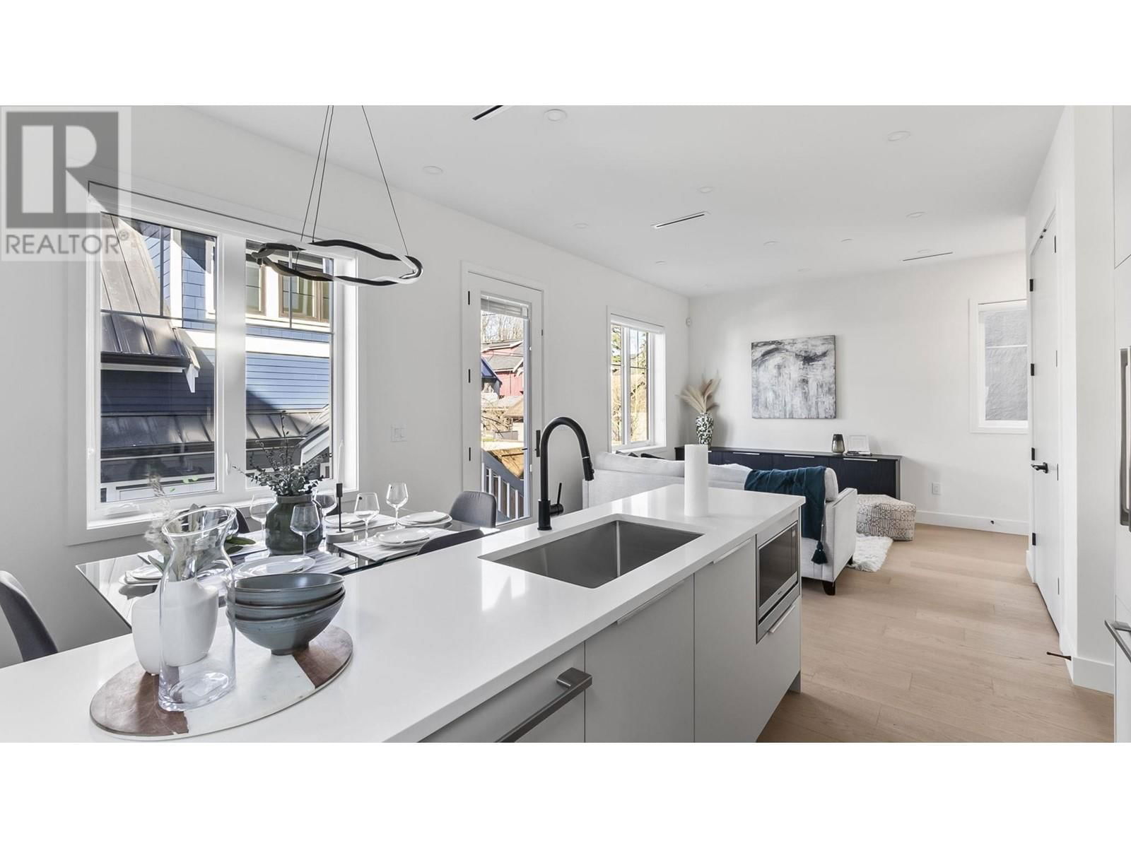 525 11TH AVENUE Image 37