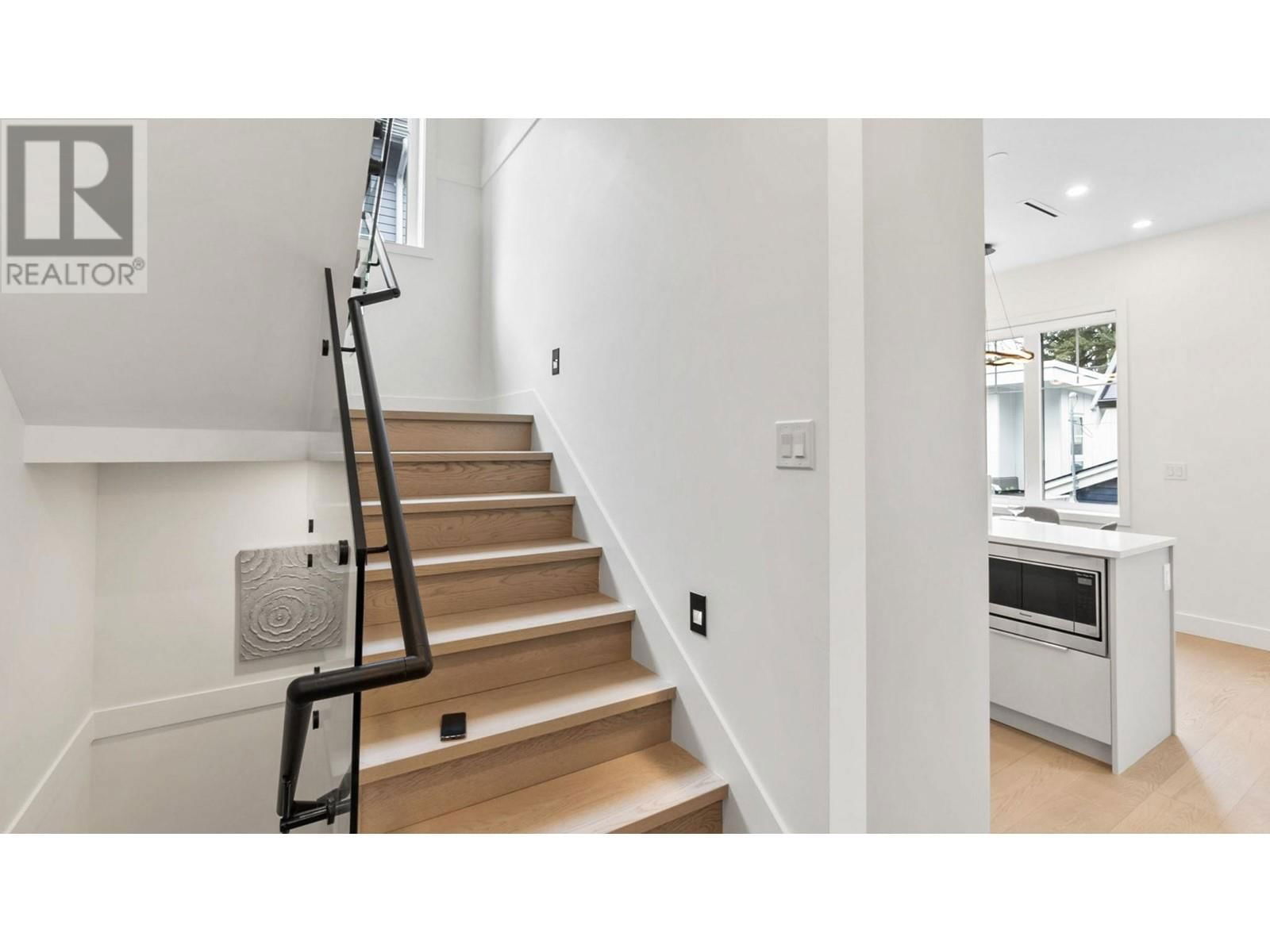 525 11TH AVENUE Image 8