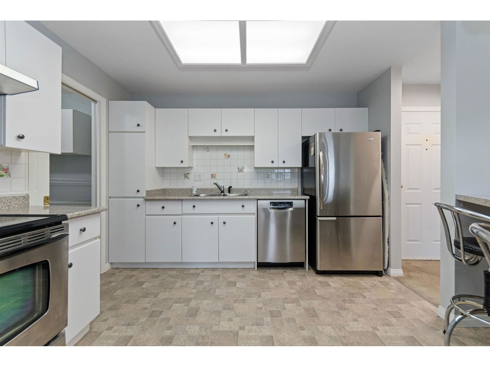 313 - 7685 AMBER DRIVE Image 10