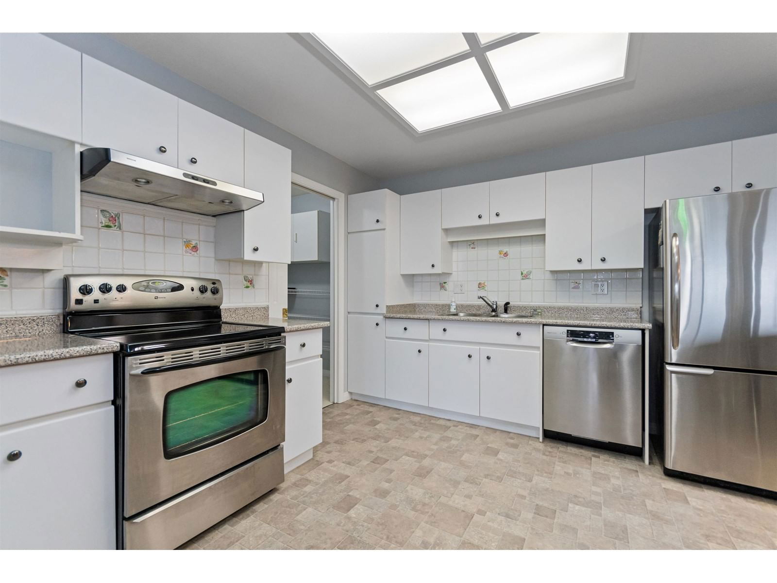 313 - 7685 AMBER DRIVE Image 11