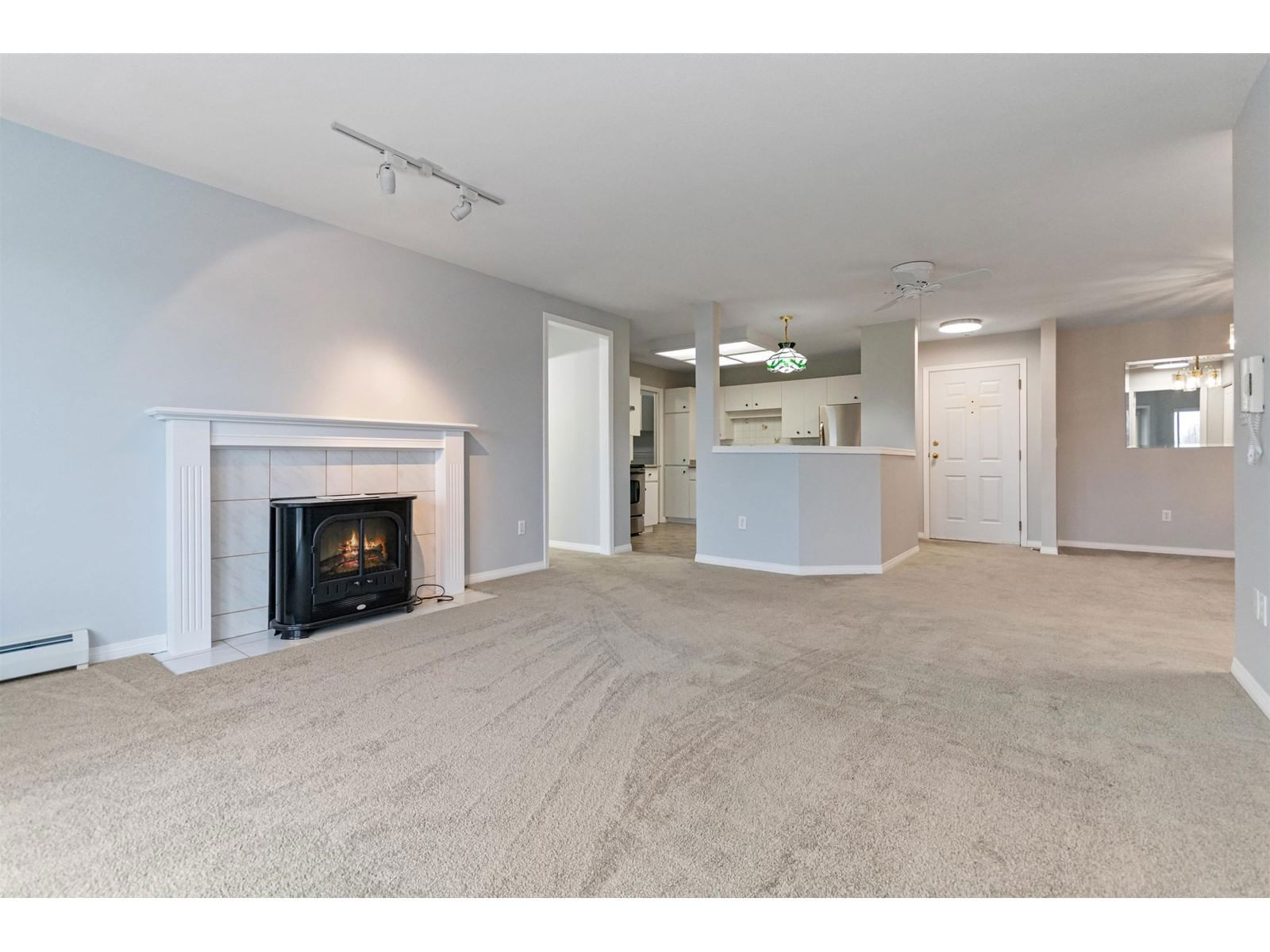 313 - 7685 AMBER DRIVE Image 16