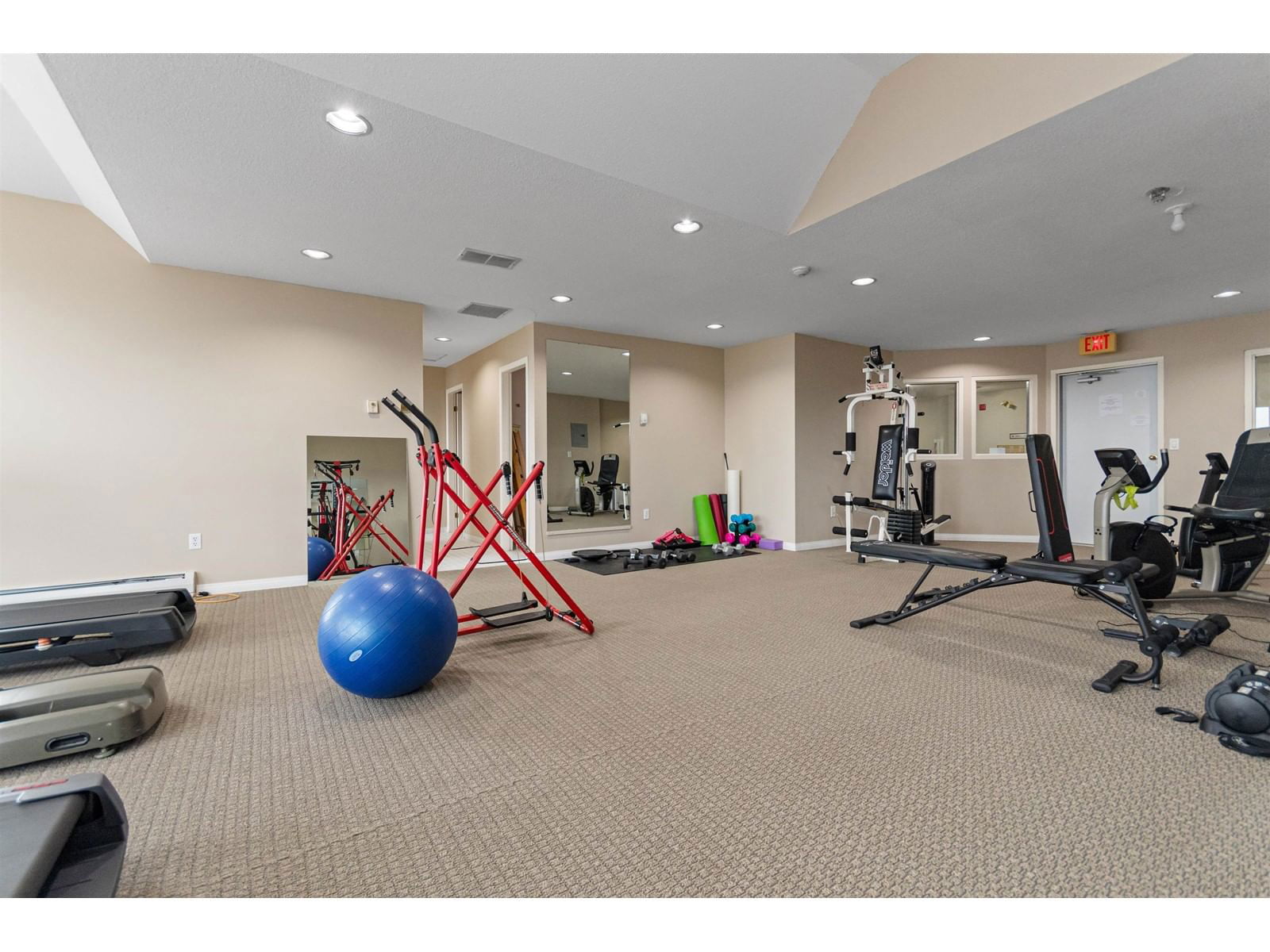 313 - 7685 AMBER DRIVE Image 32