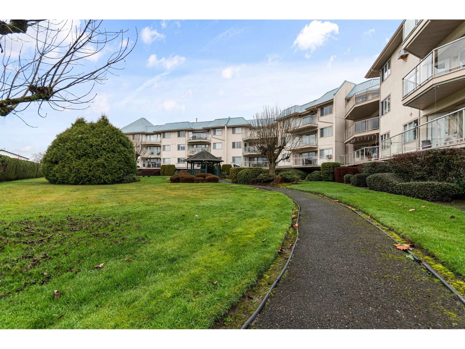 313 - 7685 AMBER DRIVE Image 33