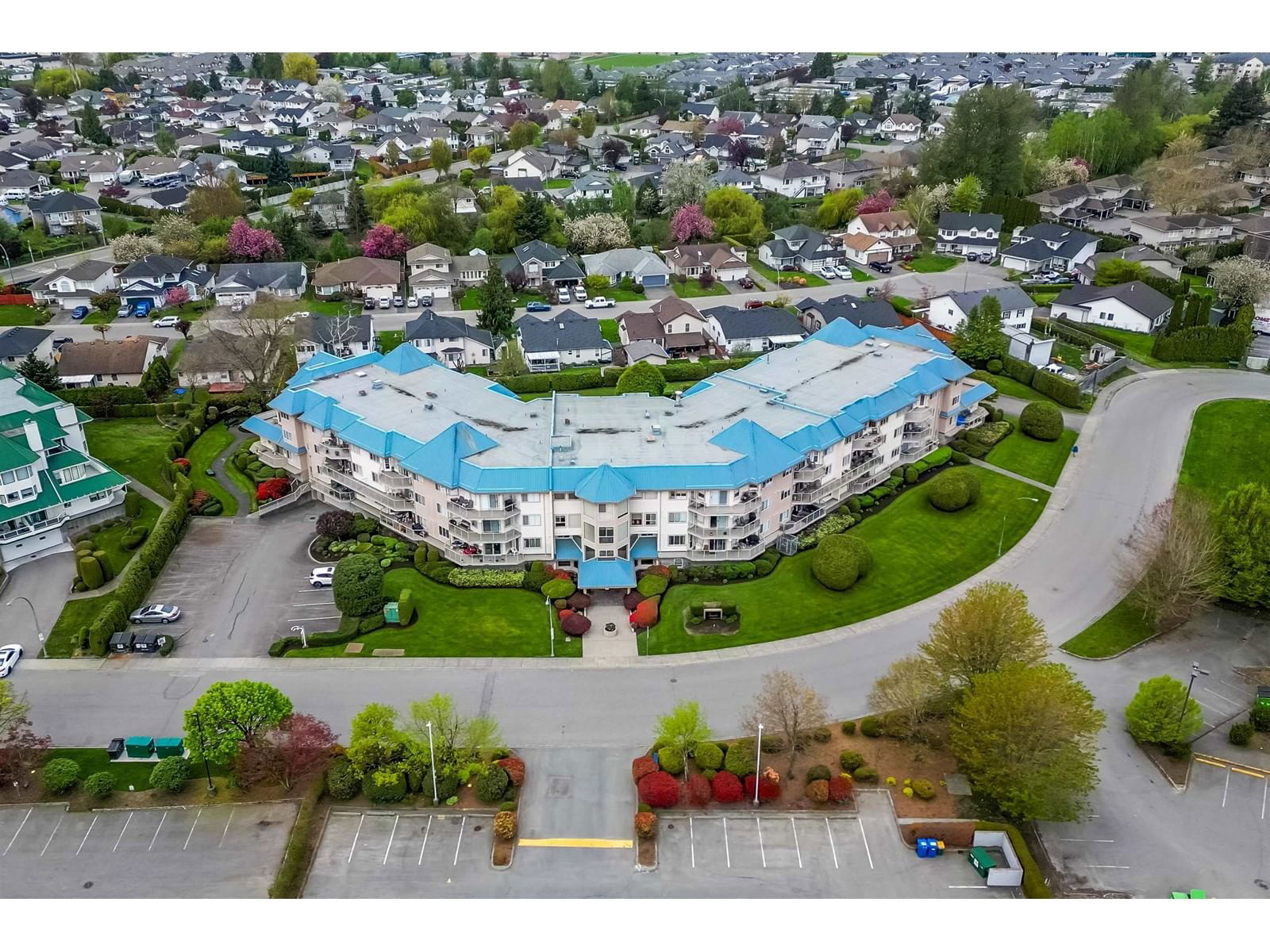 313 - 7685 AMBER DRIVE Image 35