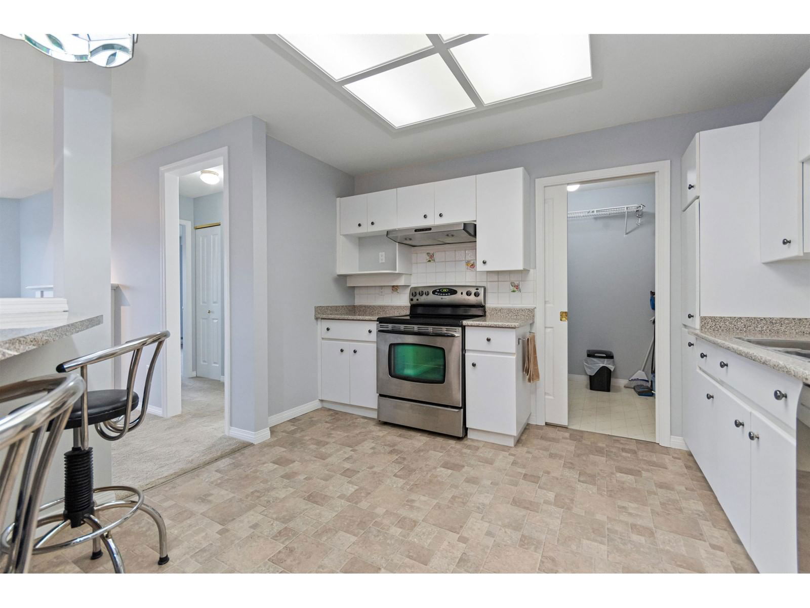 313 - 7685 AMBER DRIVE Image 8