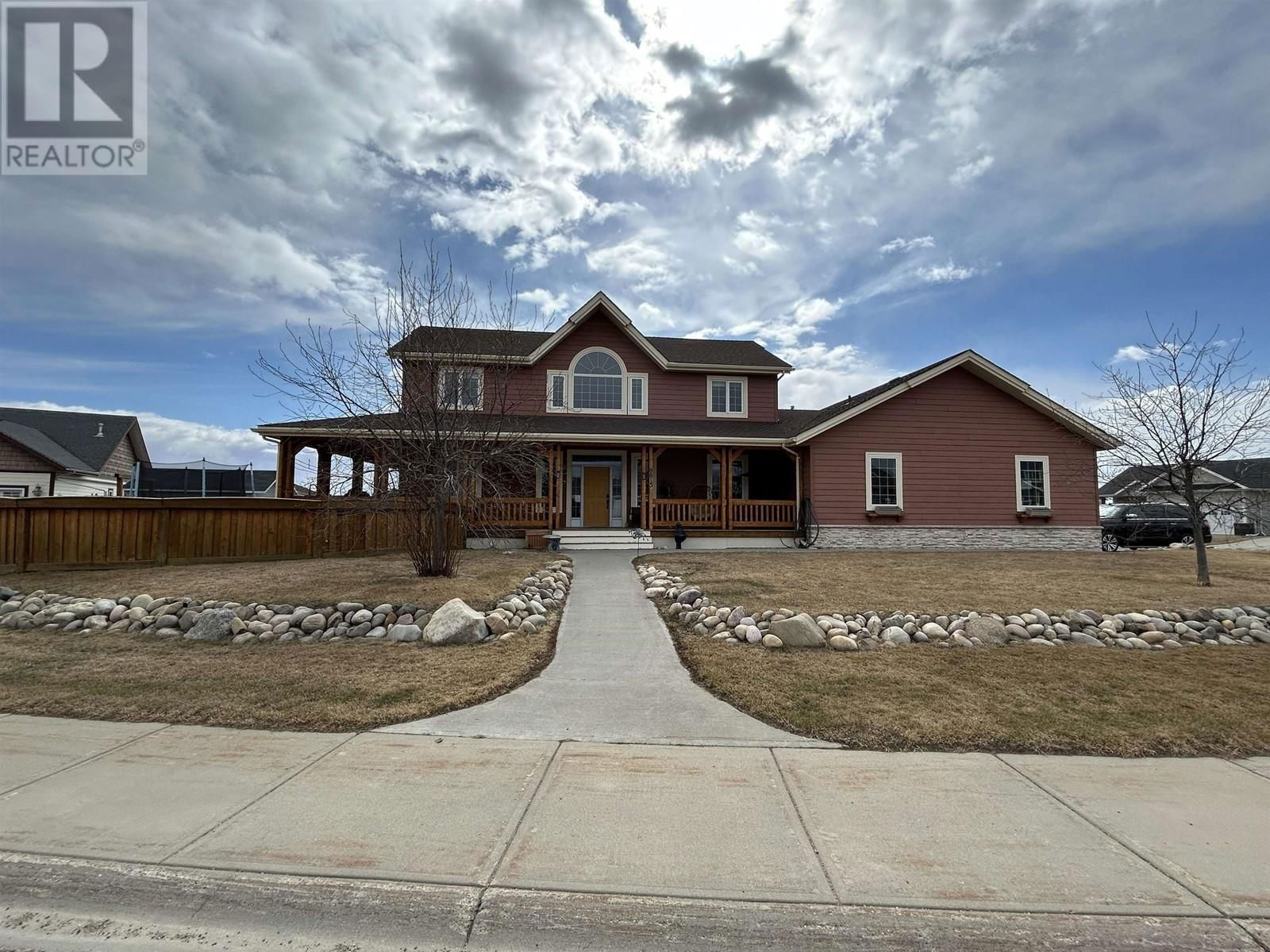 8815 111 AVENUE Image 1