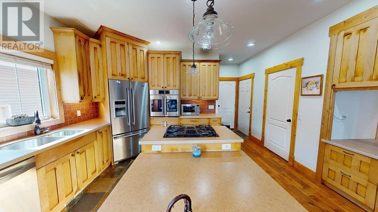 8815 111 AVENUE Image 11
