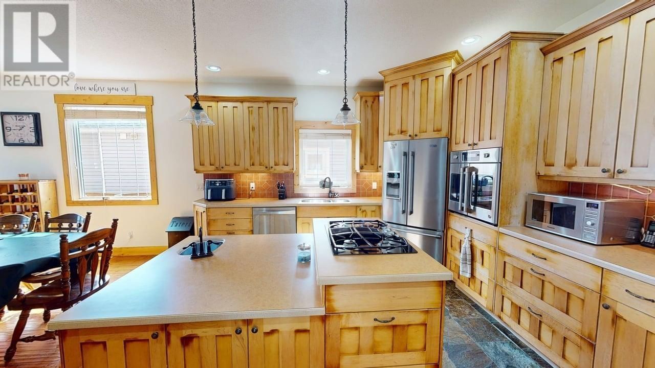 8815 111 AVENUE Image 13