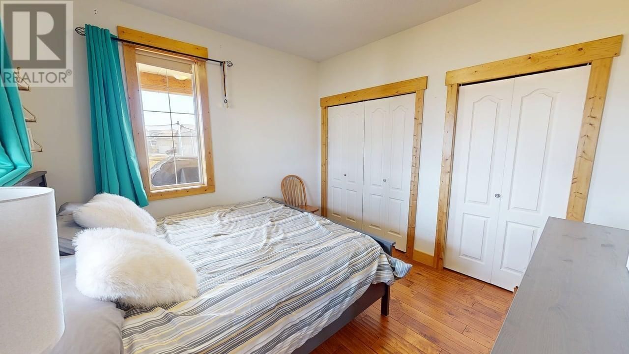 8815 111 AVENUE Image 15