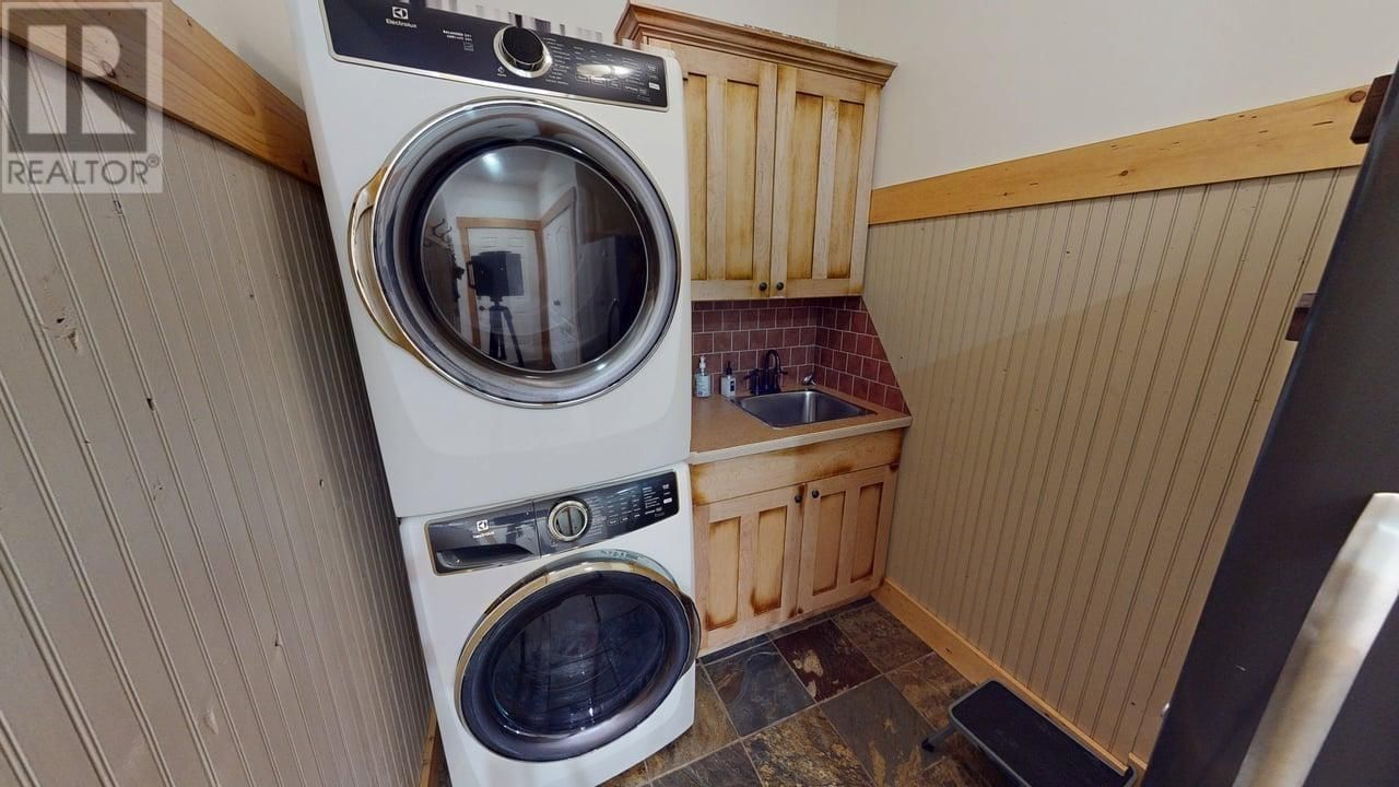 8815 111 AVENUE Image 18