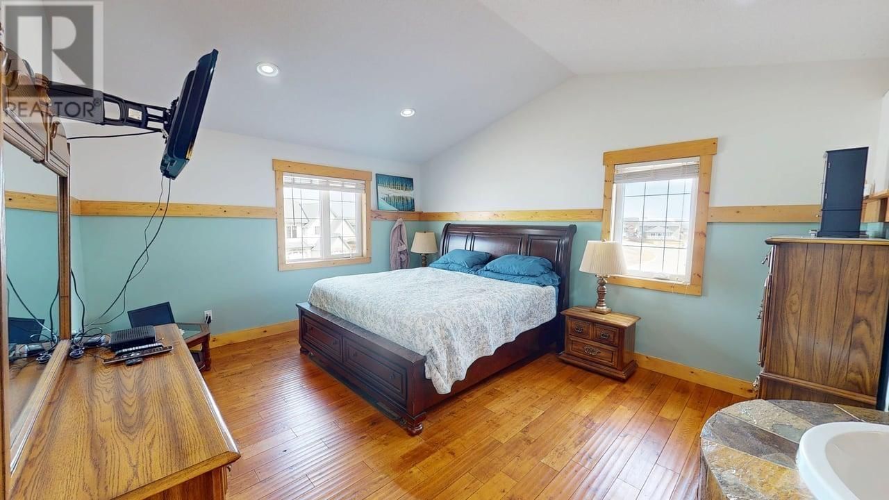 8815 111 AVENUE Image 20