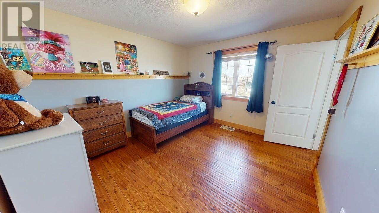 8815 111 AVENUE Image 28