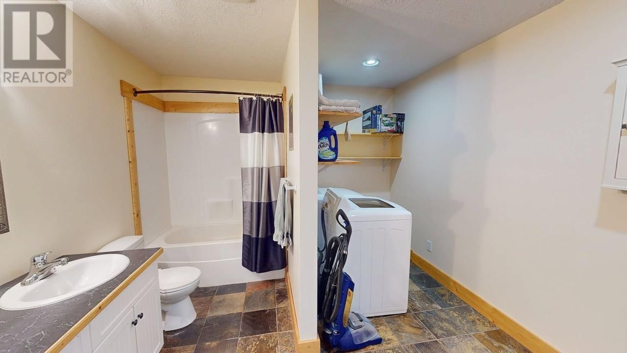 8815 111 AVENUE Image 32