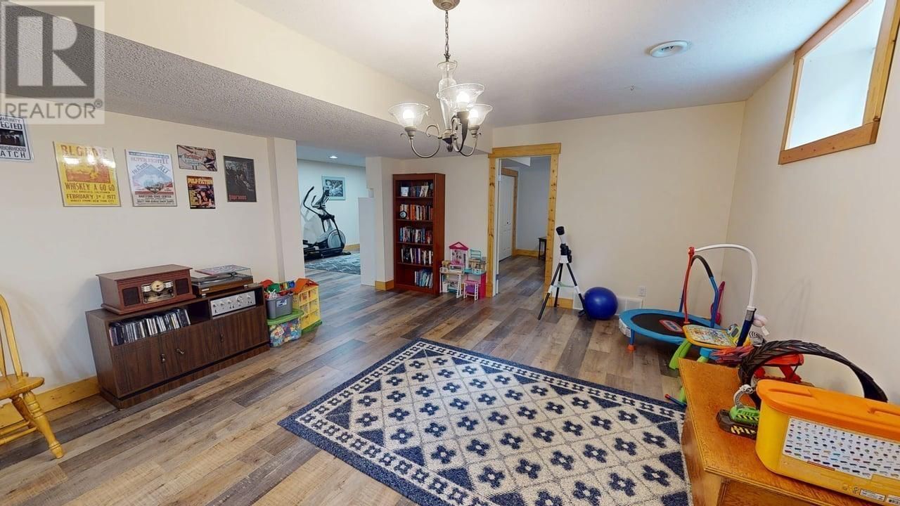 8815 111 AVENUE Image 33