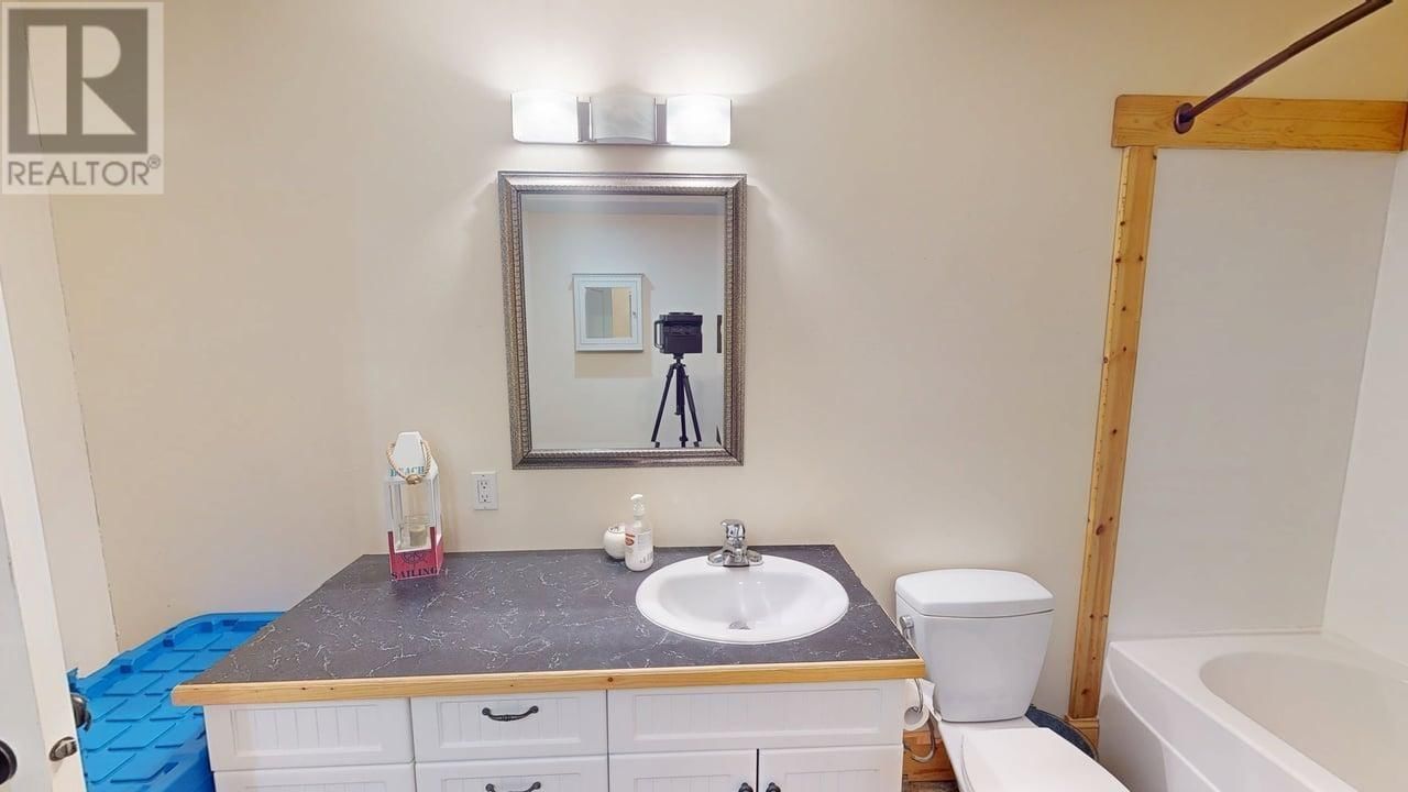 8815 111 AVENUE Image 36