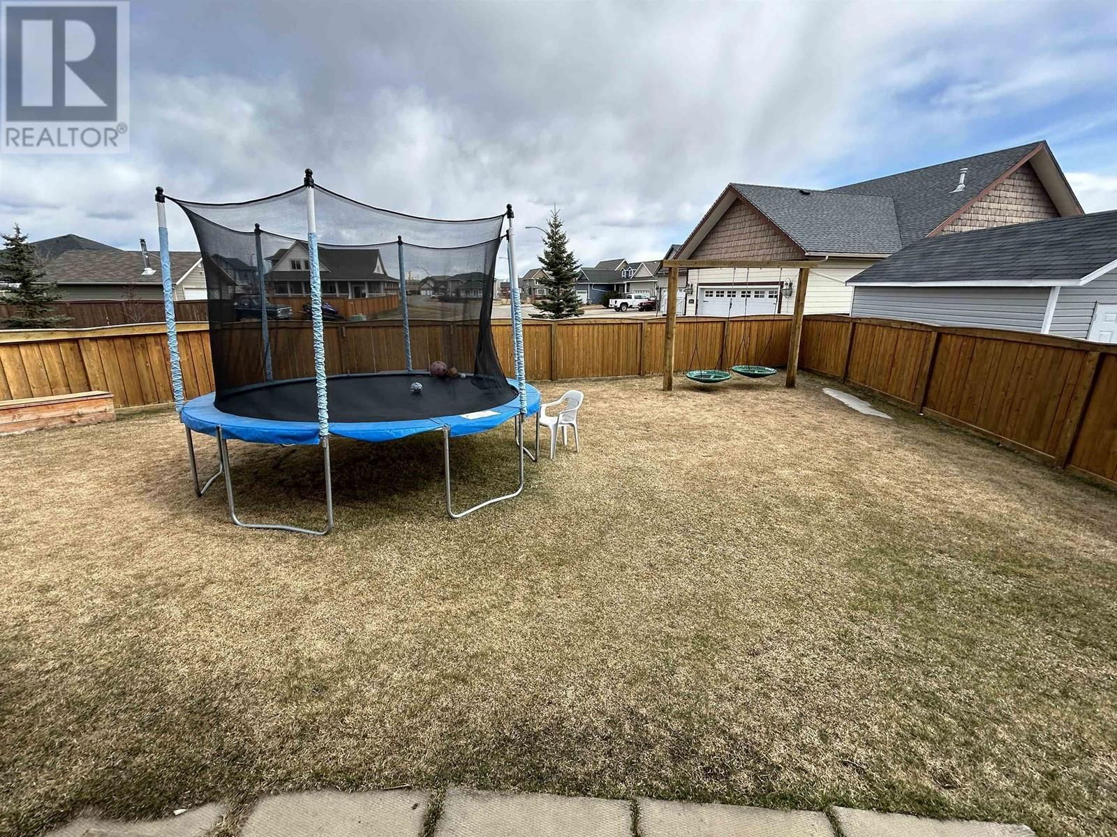 8815 111 AVENUE Image 37