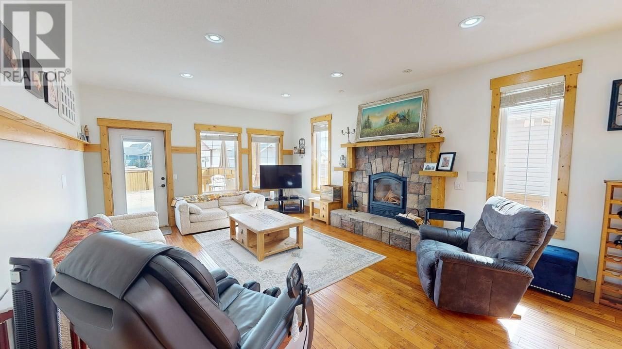 8815 111 AVENUE Image 8