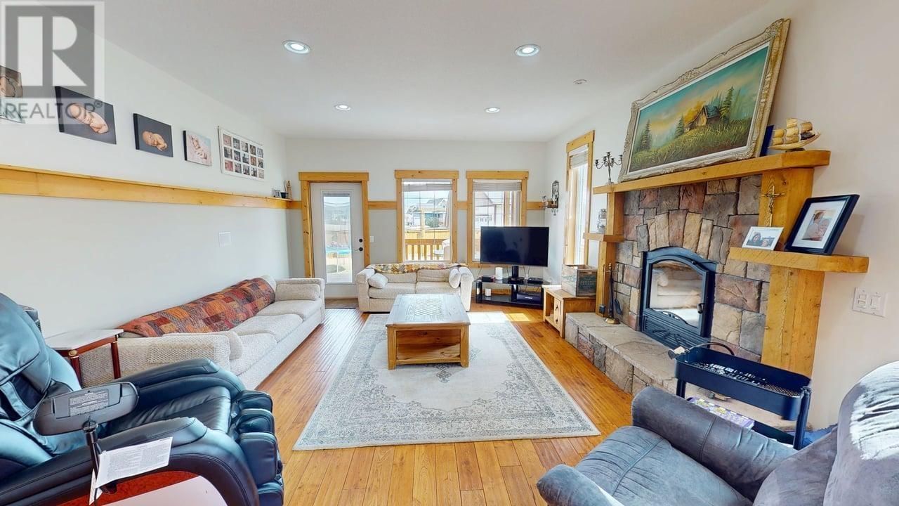8815 111 AVENUE Image 9