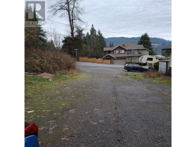 938 CLARKE Road | Port Moody British Columbia | Slide Image Four