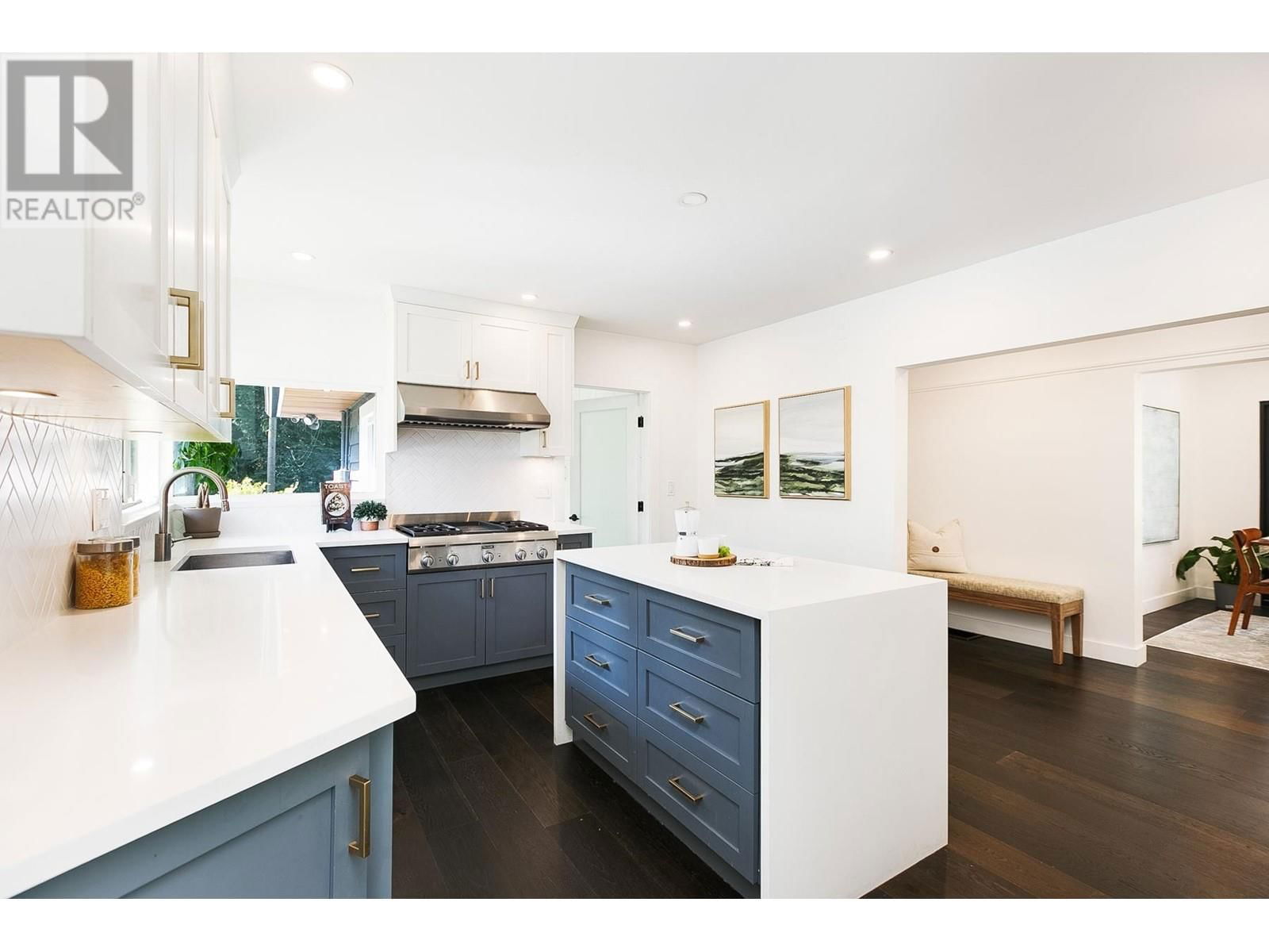 388 MULGRAVE PLACE Image 17