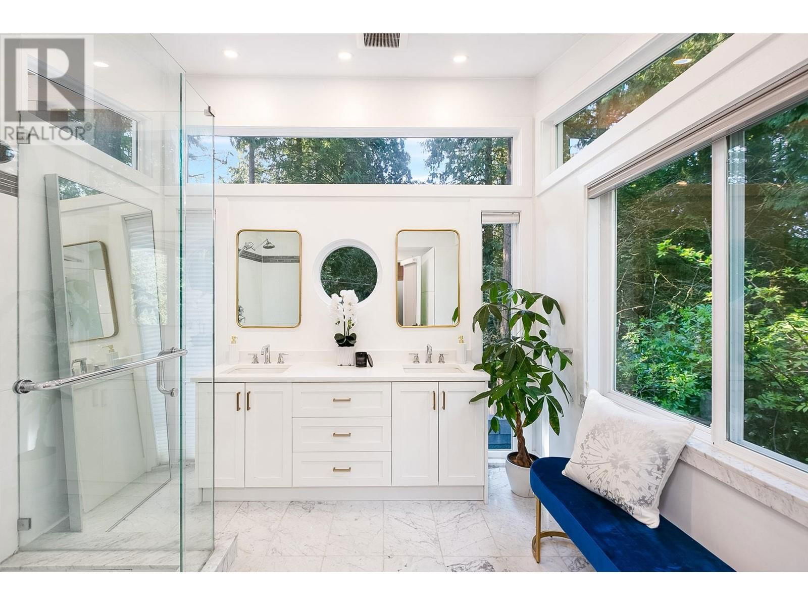 388 MULGRAVE PLACE Image 22
