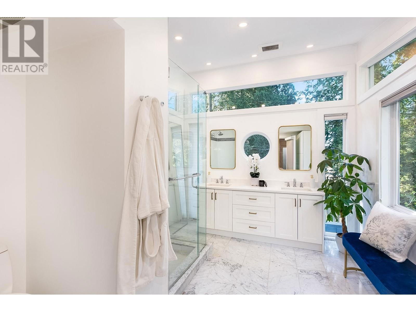 388 MULGRAVE PLACE Image 23