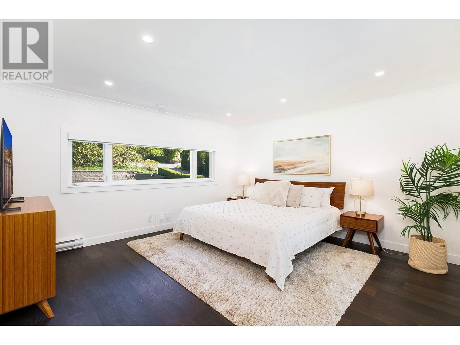 388 MULGRAVE PLACE Image 24
