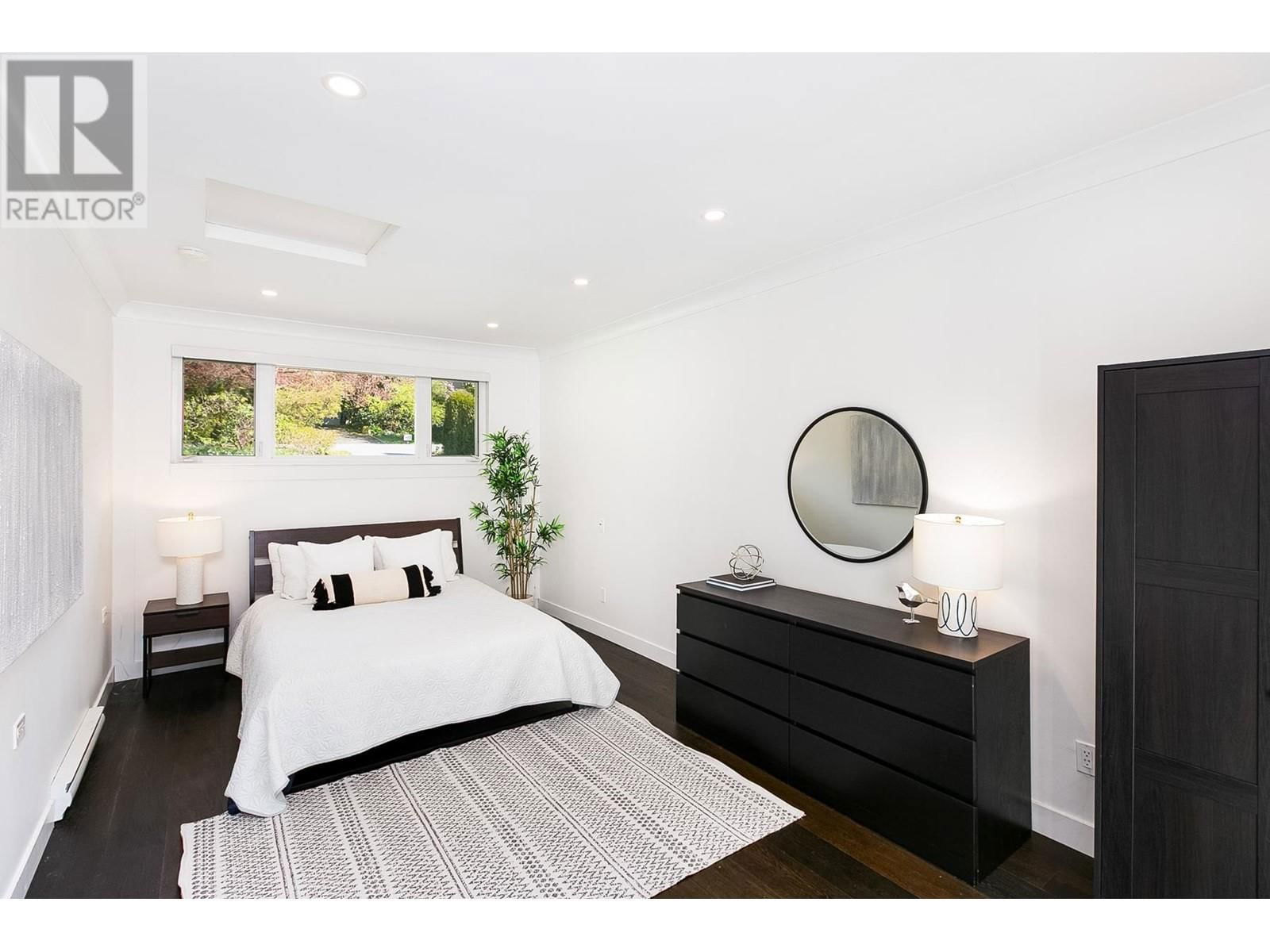 388 MULGRAVE PLACE Image 26