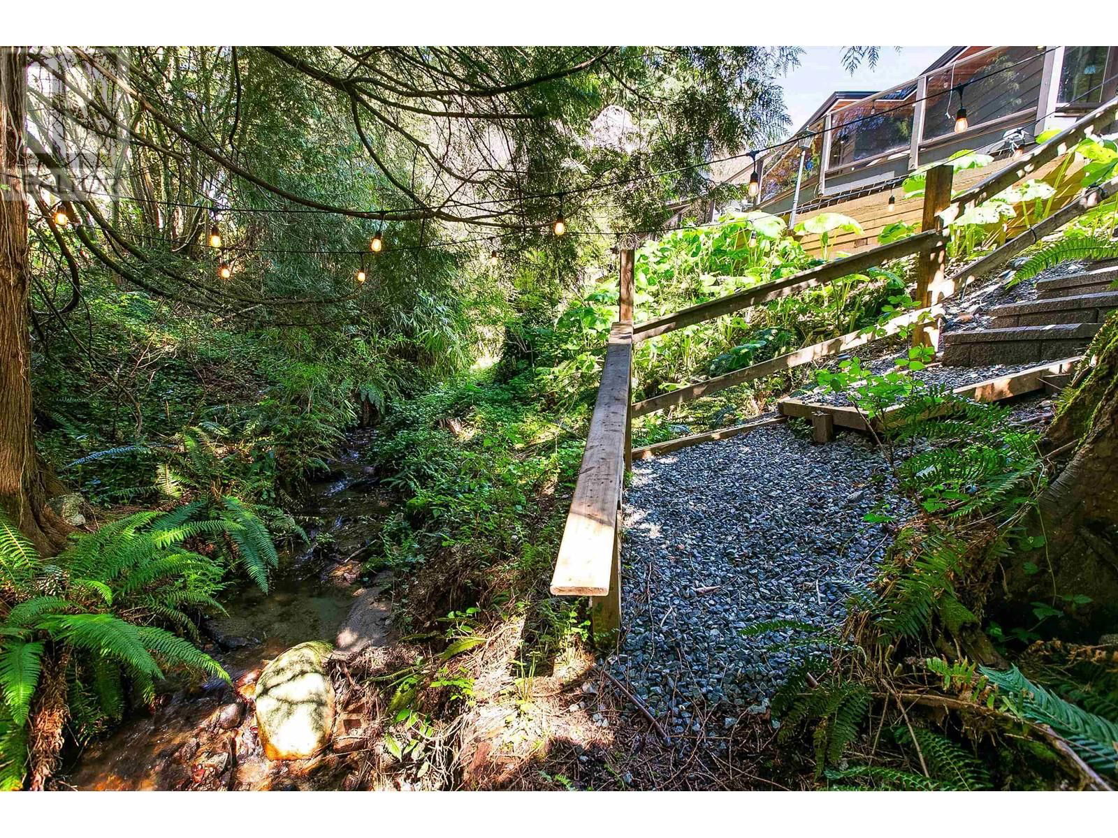 388 MULGRAVE PLACE Image 35