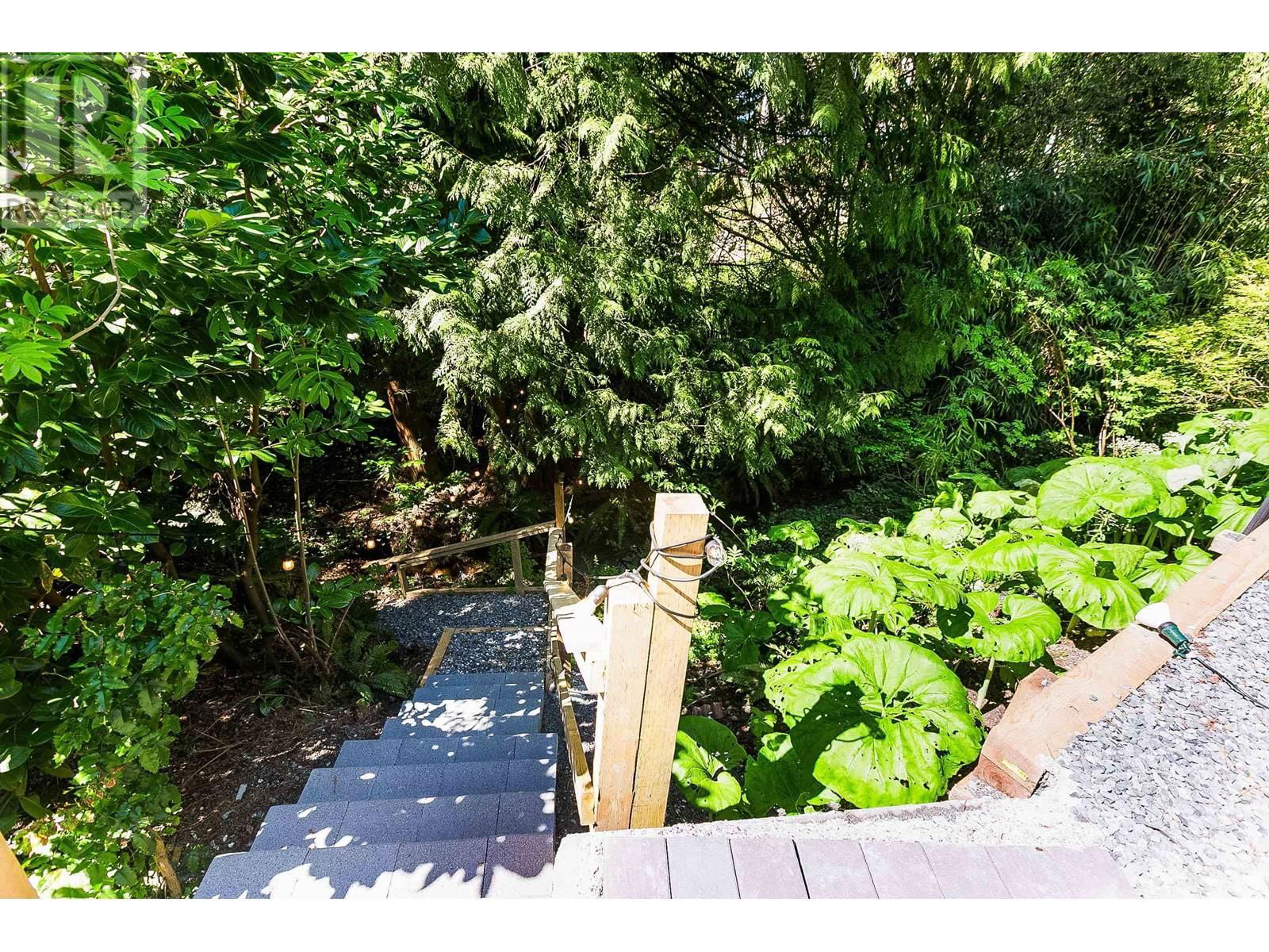 388 MULGRAVE PLACE Image 36