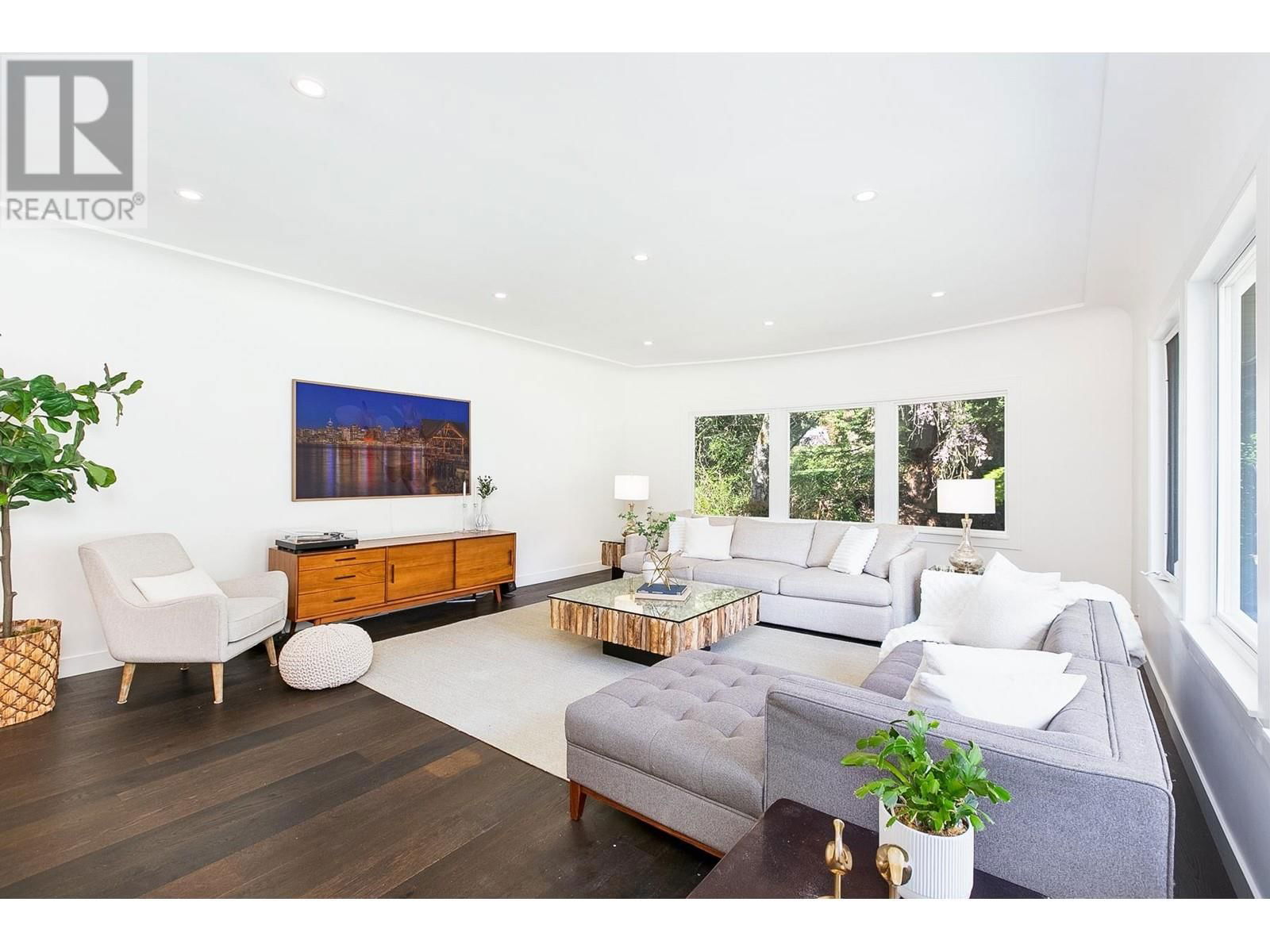 388 MULGRAVE PLACE Image 5