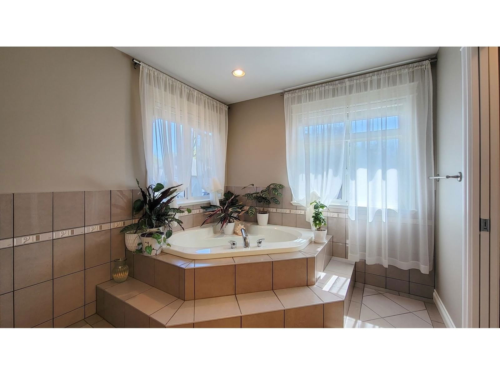 30 - 33925 ARAKI Image 28