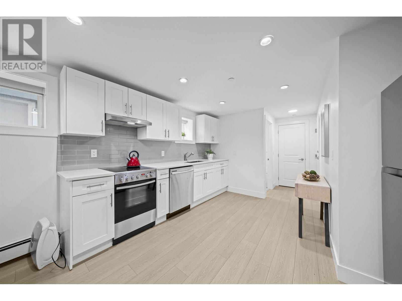 870 59TH AVENUE Image 17