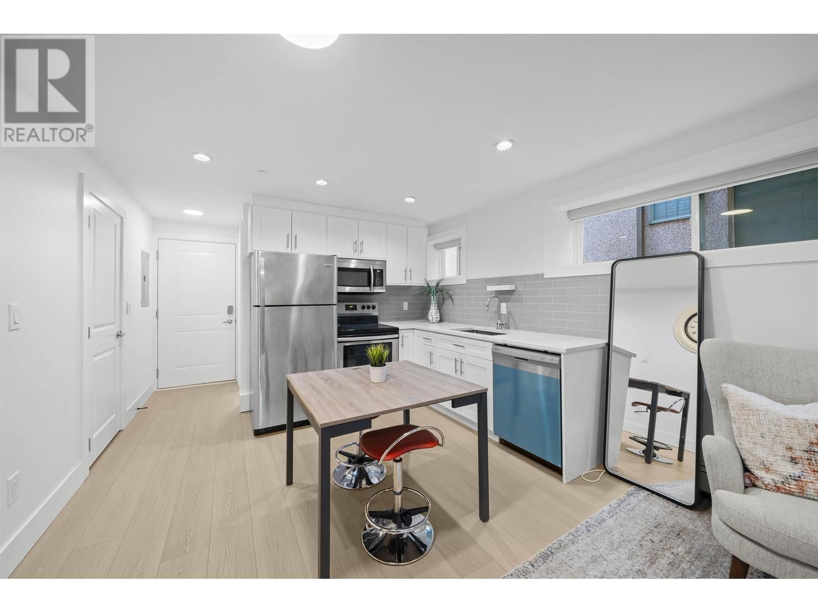 870 59TH AVENUE Image 24