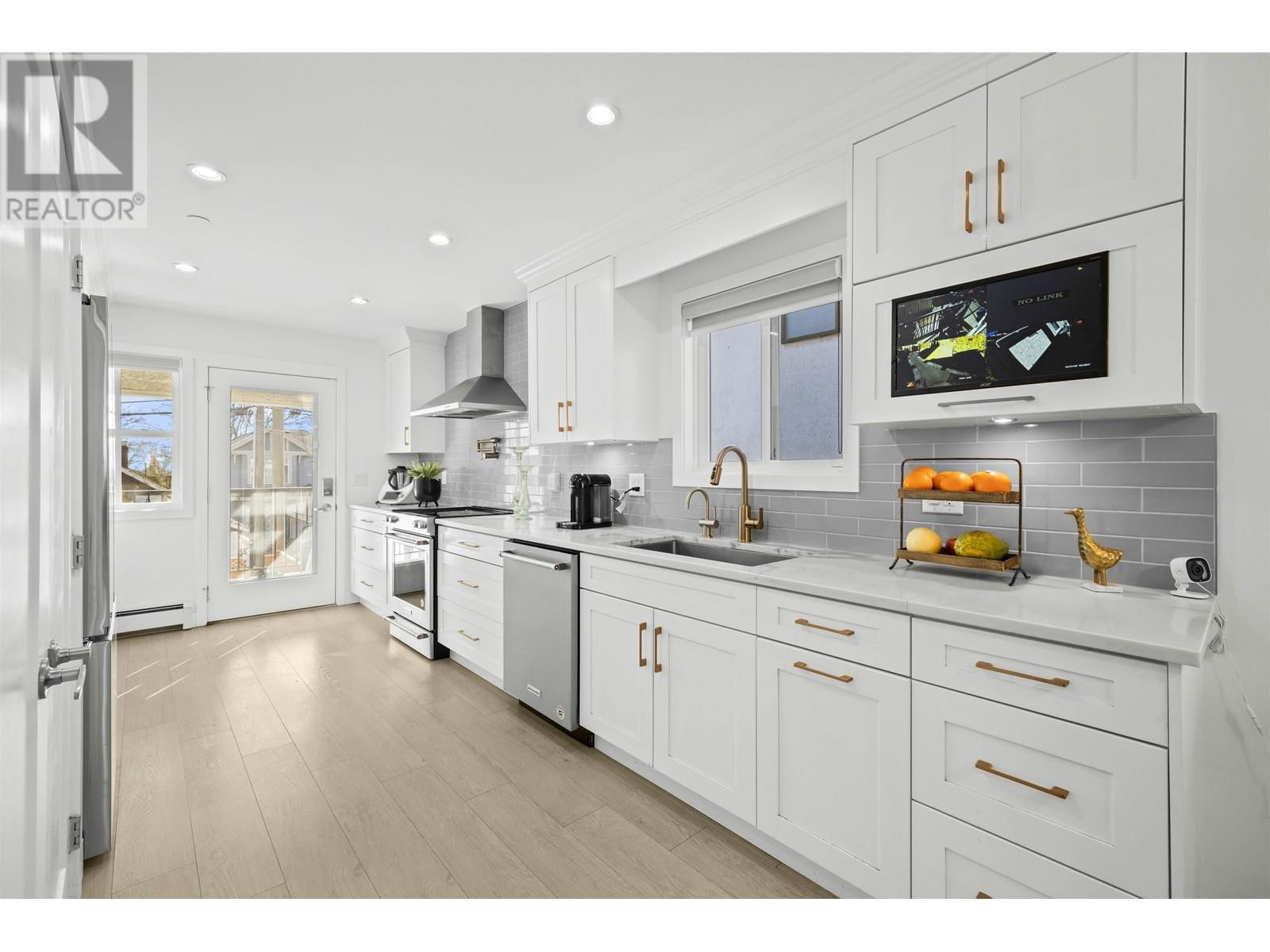 870 59TH AVENUE Image 6