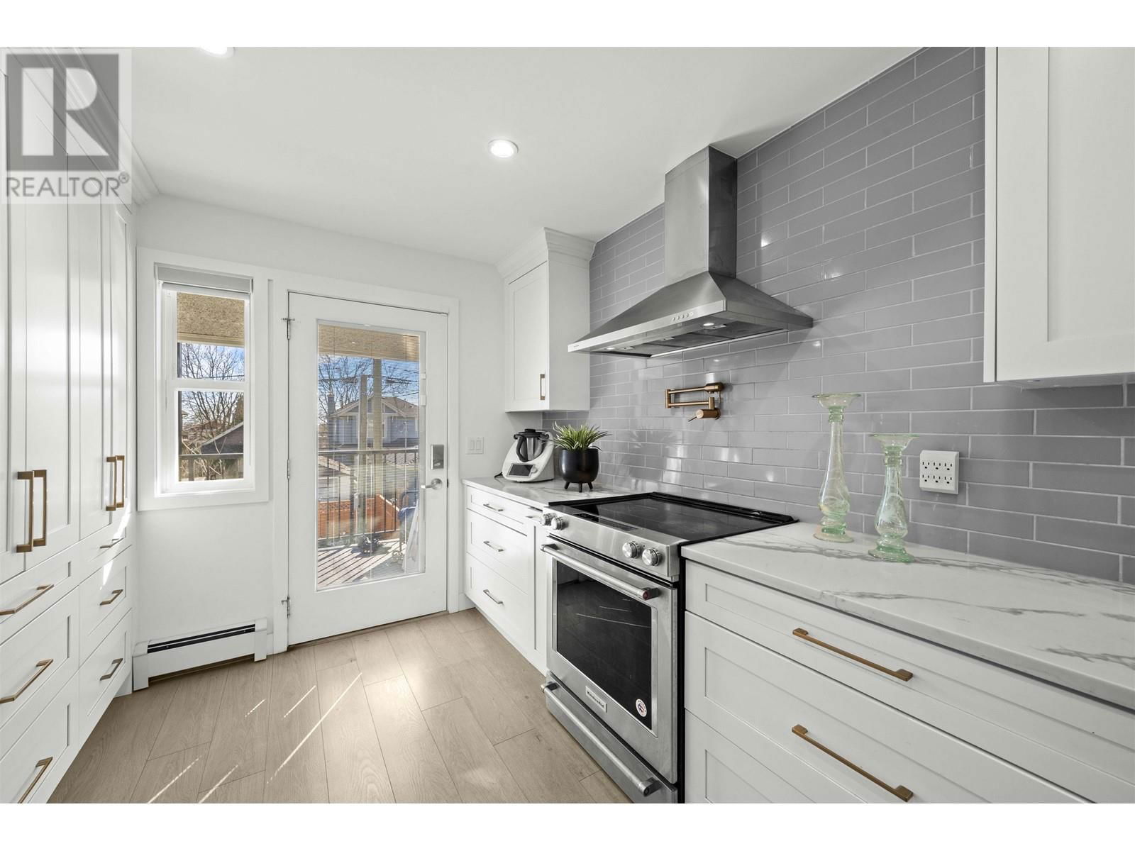 870 59TH AVENUE Image 8