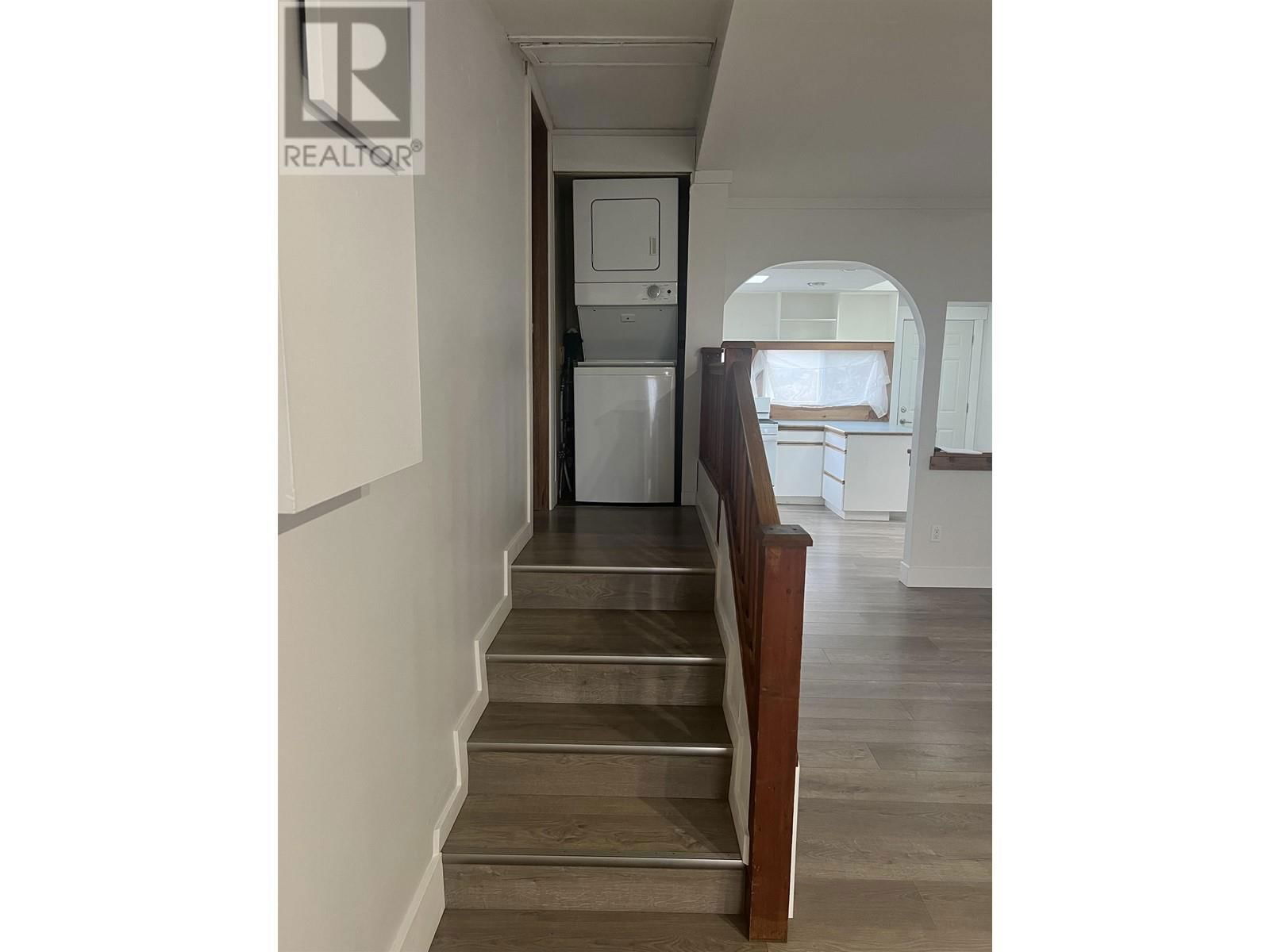 716/718 HILLCREST ROAD Image 25